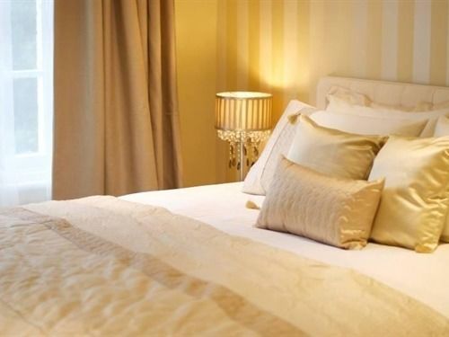 The Crown At Broad Hinton Hotell Exteriör bild
